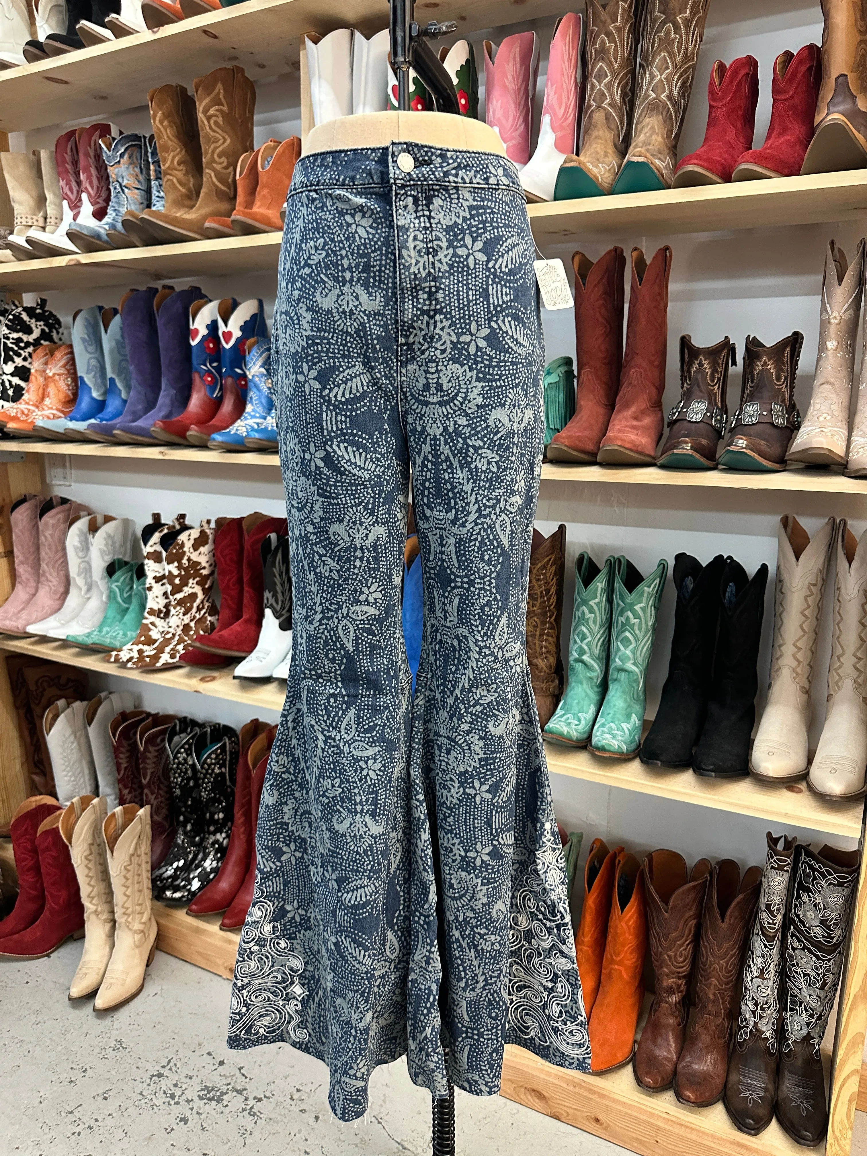 Free People Floral Patterned Blue Bell Bottoms ~ size 31 ~ Queen Bee’s Closet #981