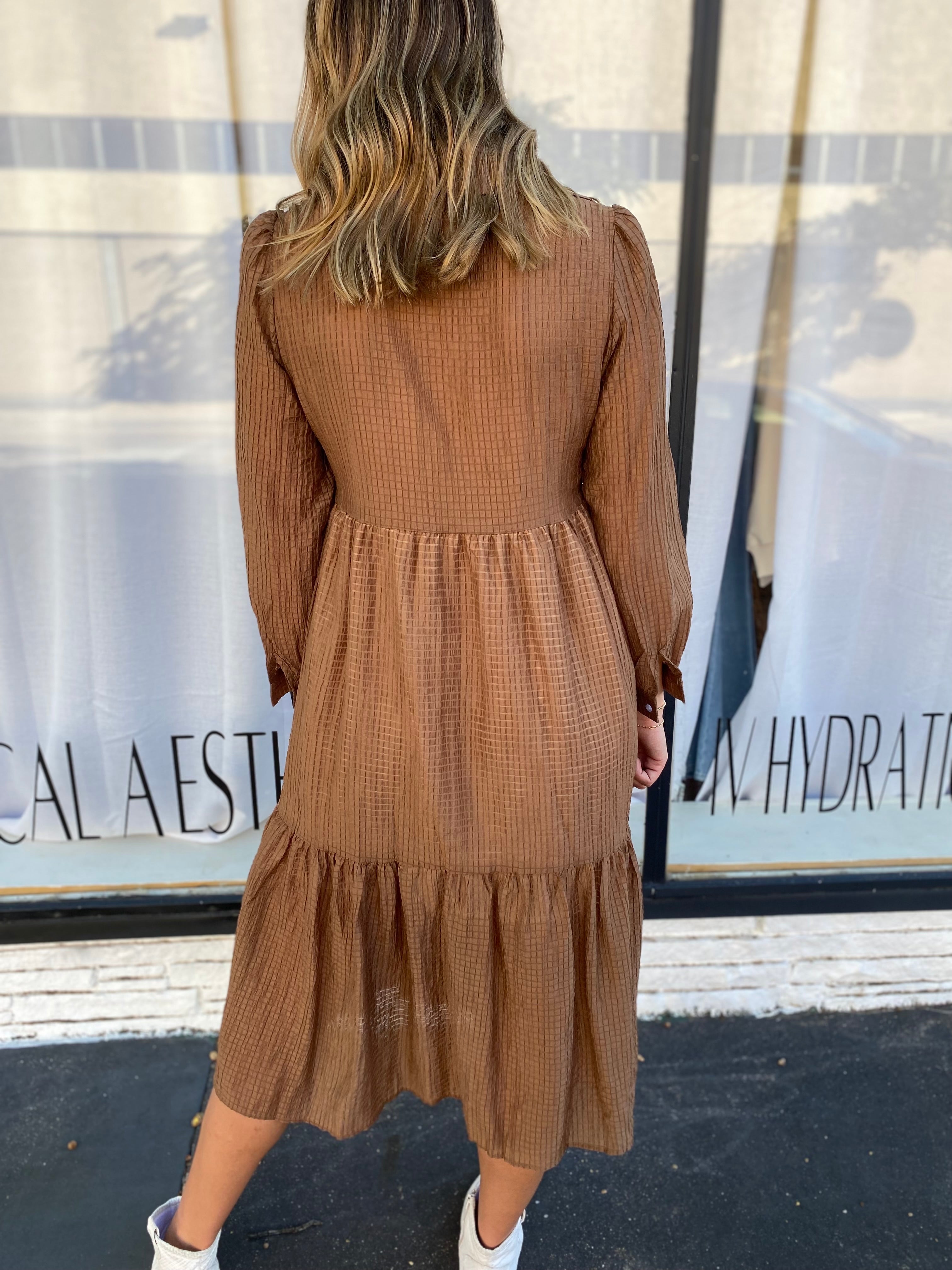 SOLID LONG SLEEVE TIERED RUFFLE MIDI DRESS - BROWN