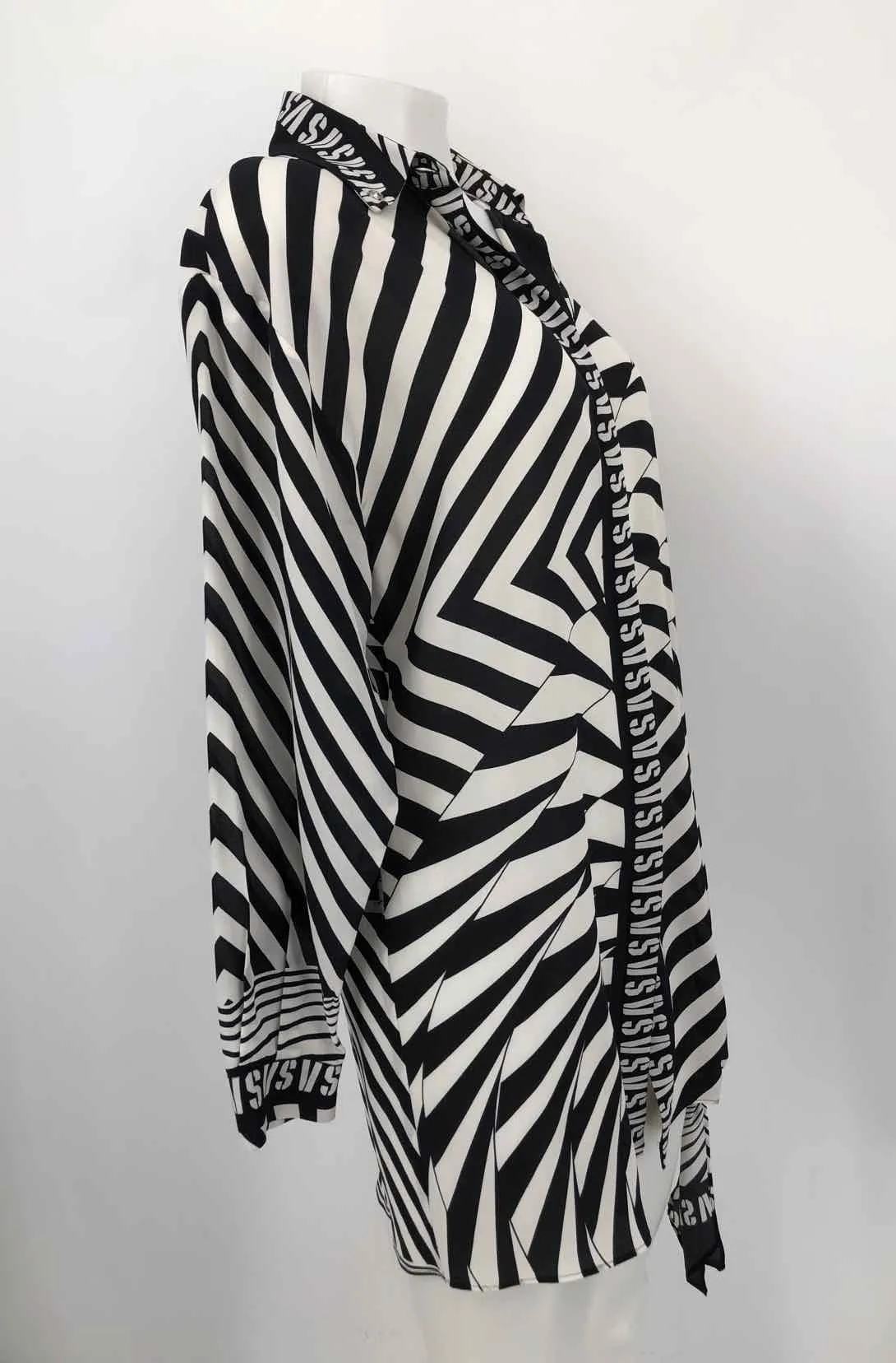 VERSACE BLACK & WHITE STRIPE PATTERM SHIRT SIZE MEDIUM ( TOP